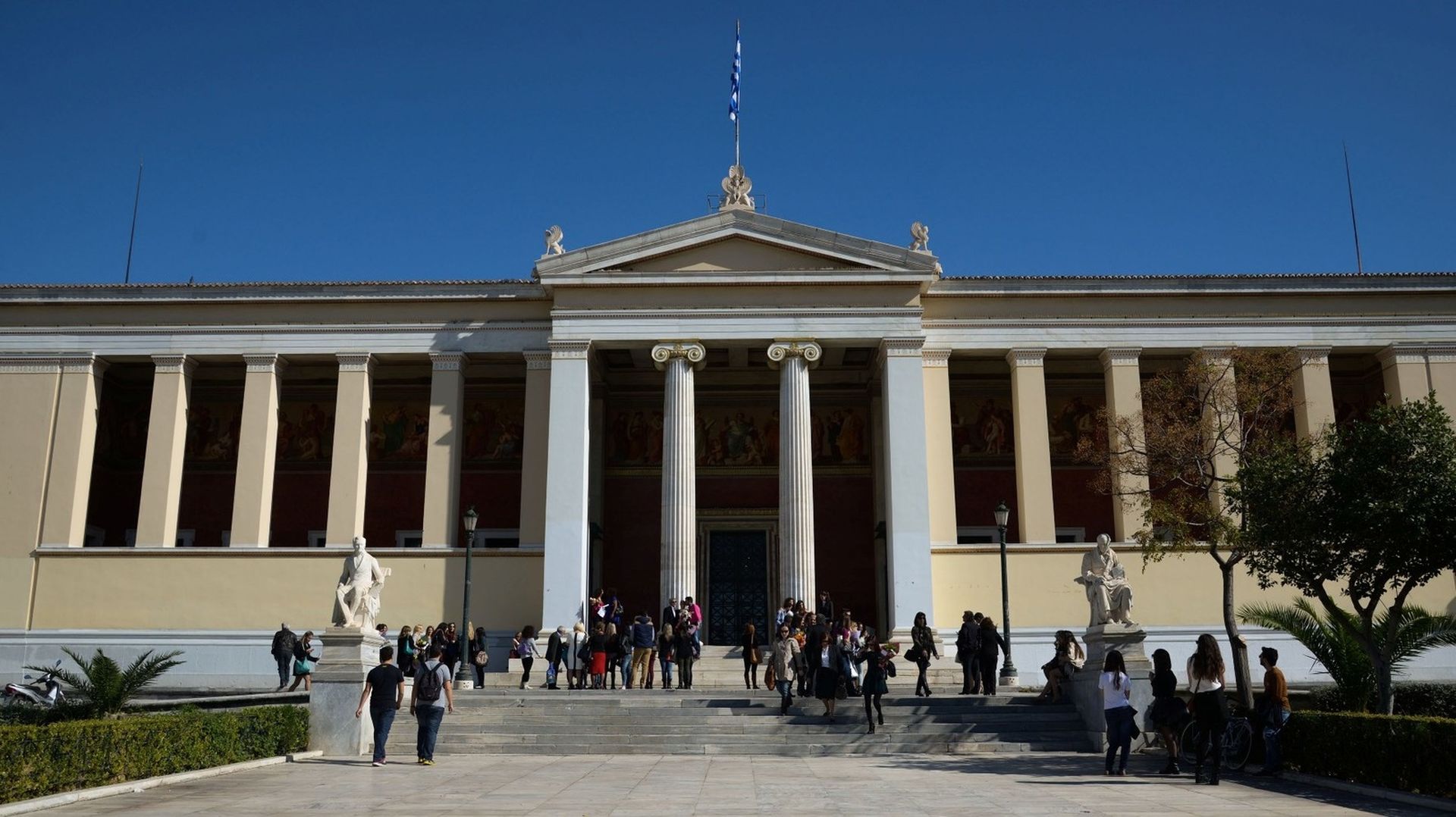 Χορηγήθηκαν οι πρώτες υποτροφίες σε φοιτητές του ΕΚΠΑ